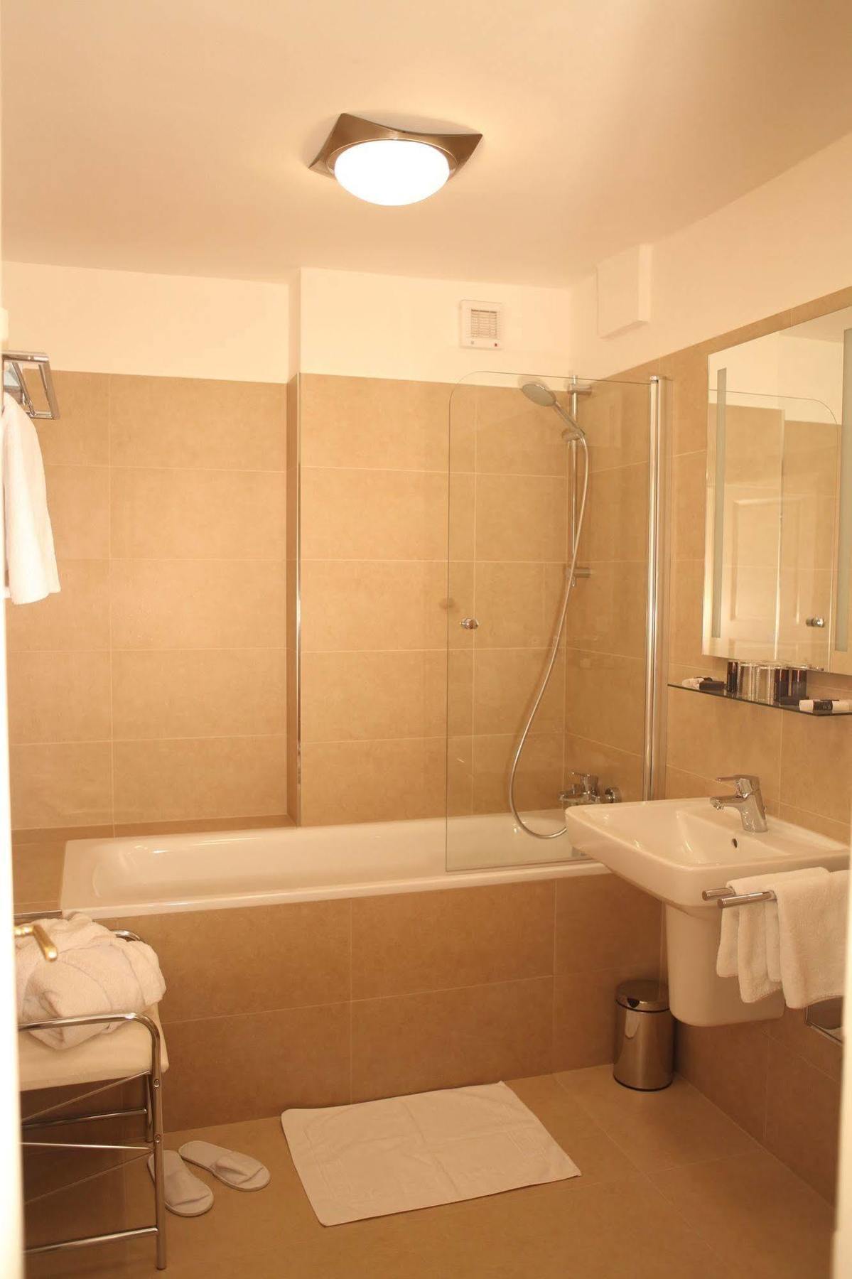 Pod Věží Hotel