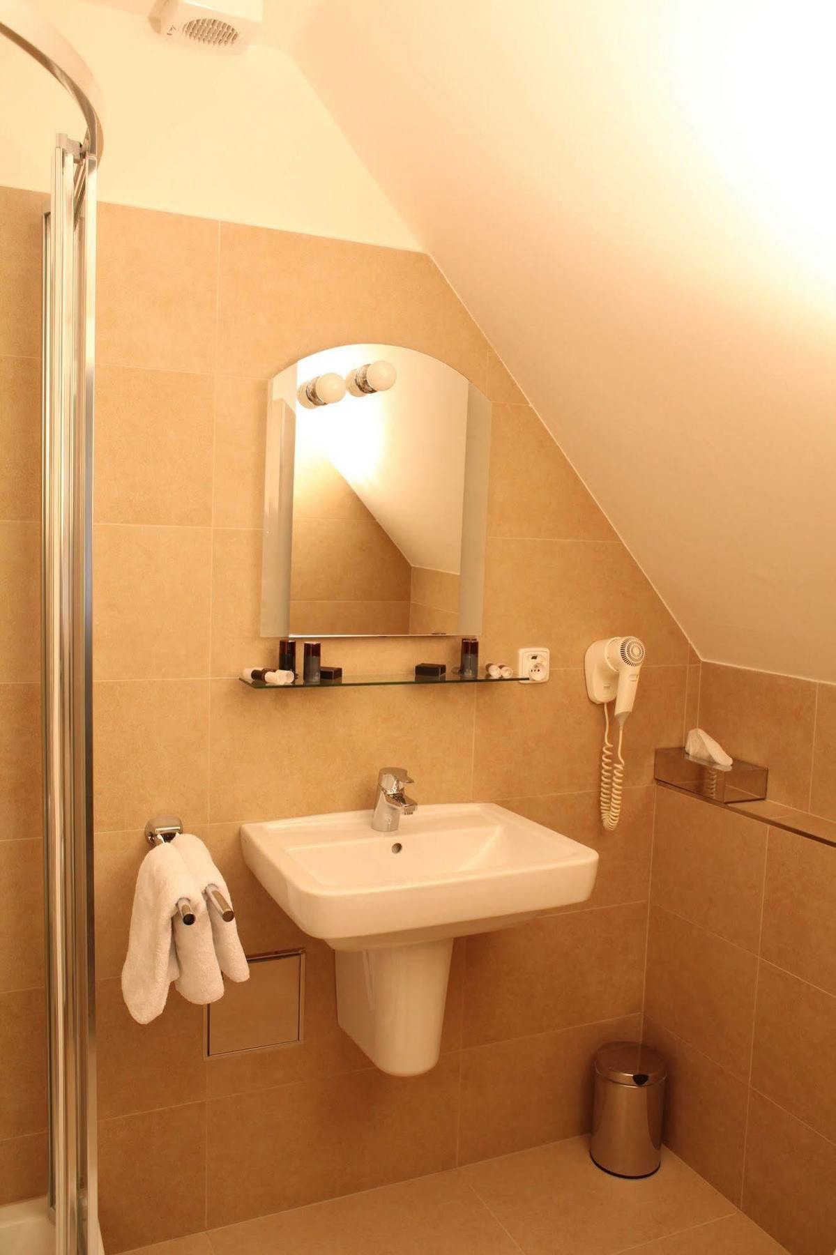 Pod Věží Hotel
